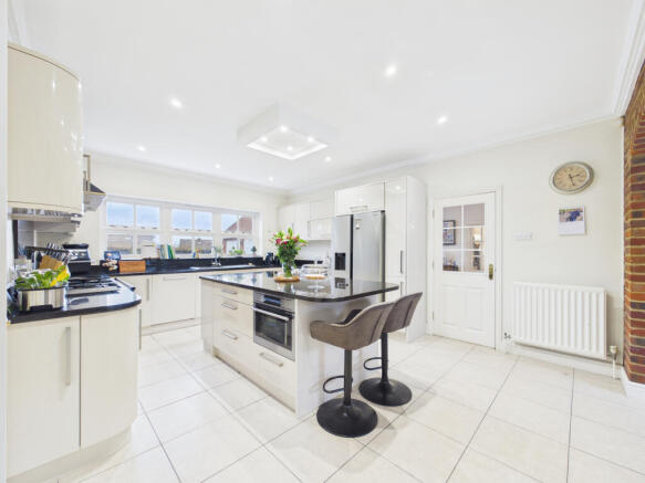 CAM01354G0-PR0649-STILL013