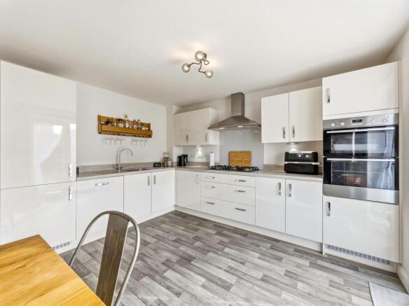 4 bed Detached for sale Image 11