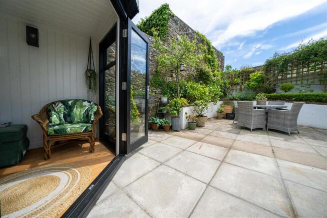 Summerhouse Garden