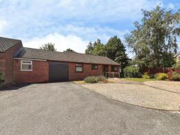 15, Mennecy Close, Leicester LE8 5WR