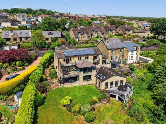 5 bed Detached for sale Image 4