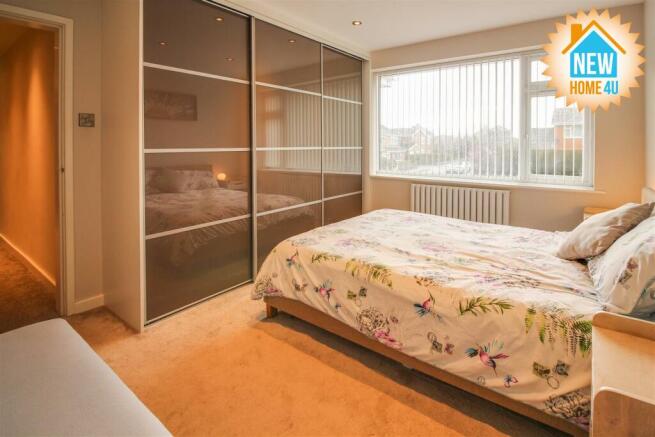 MAIN BEDROOM: