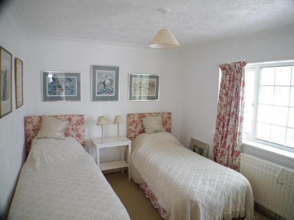 Twin bedroom