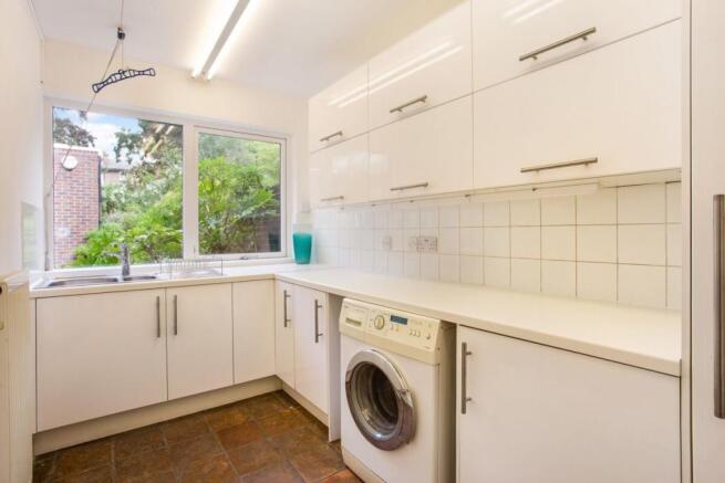 17 Langton Way, B...