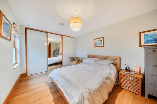 5 bed Detached for sale Image 11