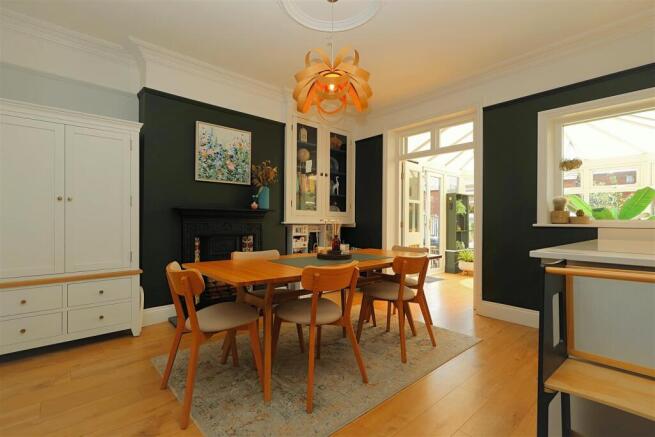 4 bed Semi-Detached for sale Image 5