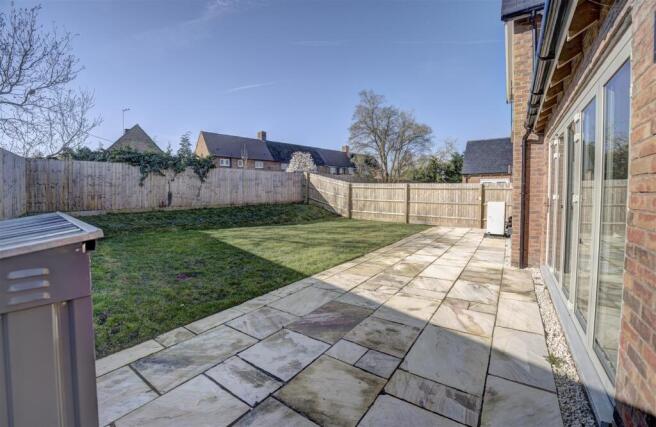 4 Benfield Close Photos-4.jpg