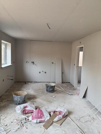 4 bed Detached to rent Image 6
