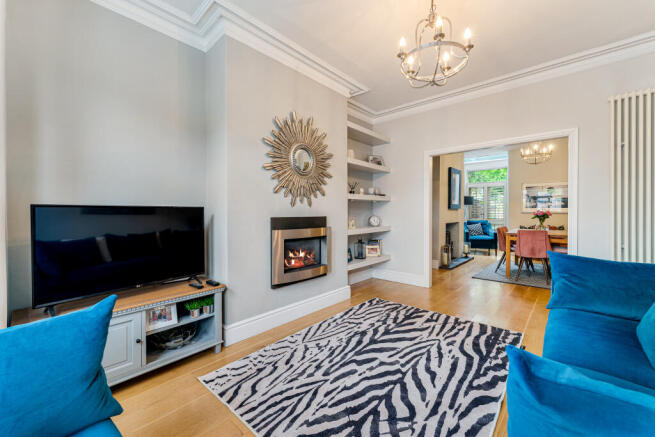7 Carlton St-17.jpg