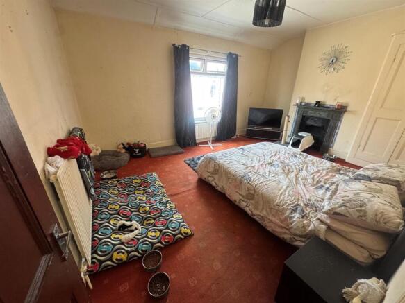 FRONT BEDROOM.jpg