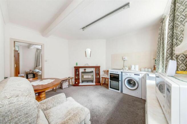 OPEN-PLAN DINING KITCHEN