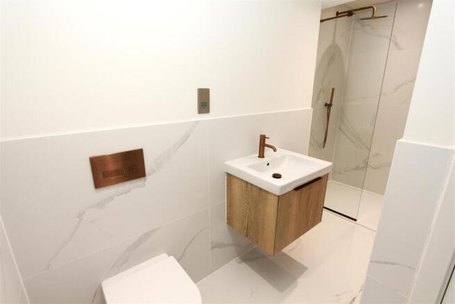 2 bed Apartment to rent Image 6