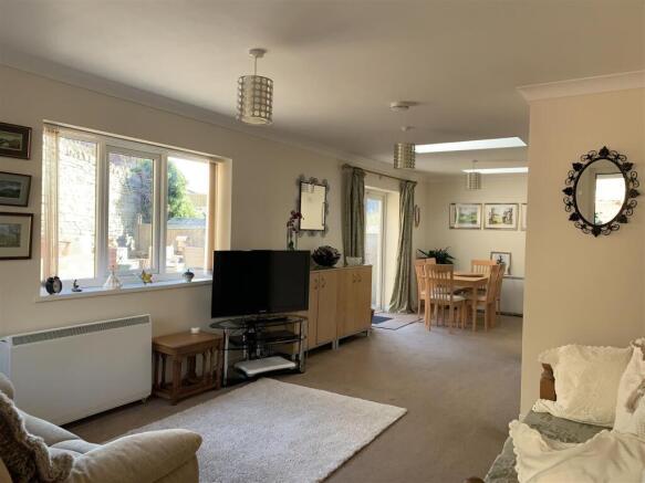 3 bed Semi-Detached for sale Image 7