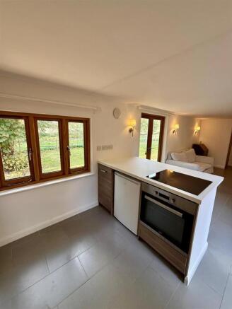 Reigate living kitchen.jpg