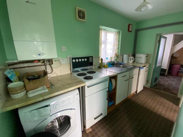 Kitchen 2.jpg