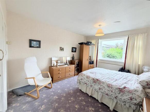 2 bed Semi-Detached Bungalow for sale Image 4