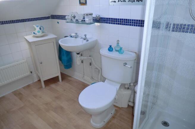 2ND FLOOR BATHROOM