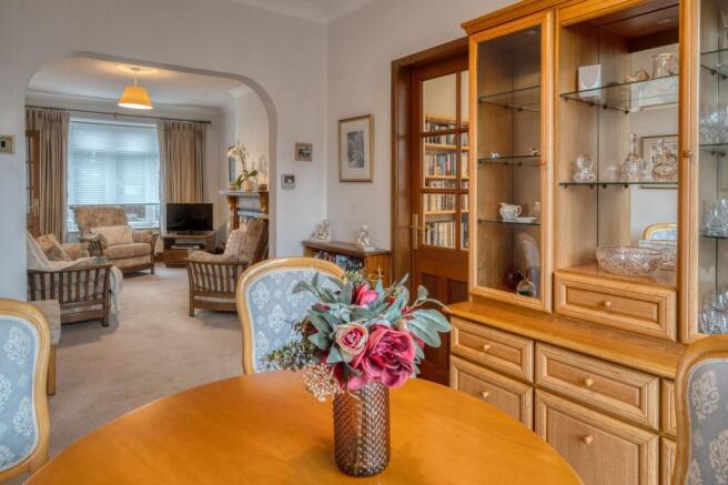 Lounge/Dining Room