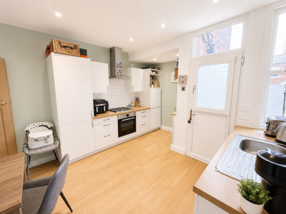 2 bed Terraced for sale Image 2