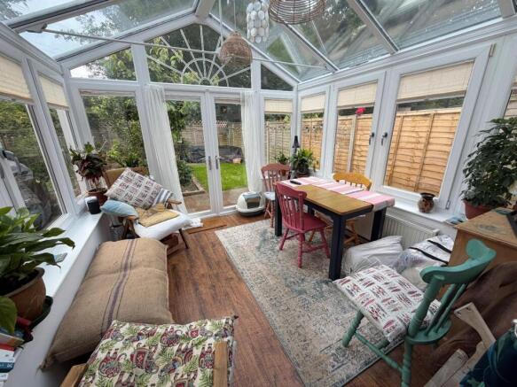 Bridle Close, Upton, Poole photo 4