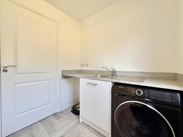 4 bed Detached for sale Image 10