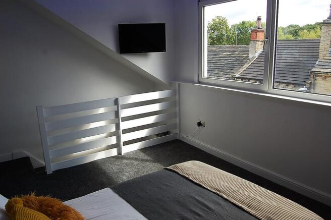 2 bed Terraced to rent Image 10