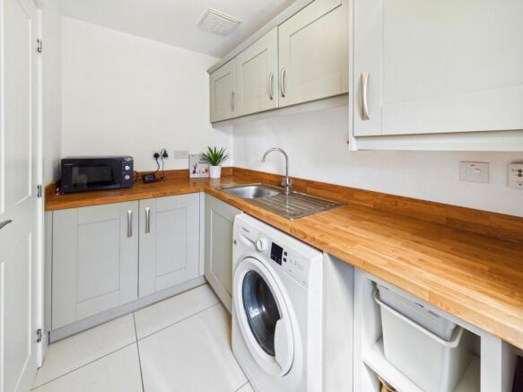 4 bed Detached for sale Image 11