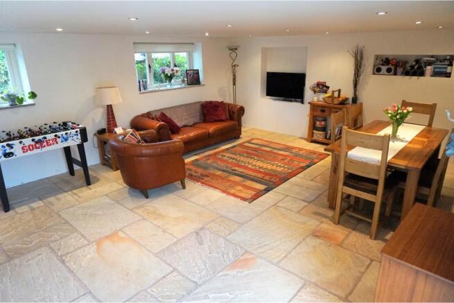 Lounge/Dining Room