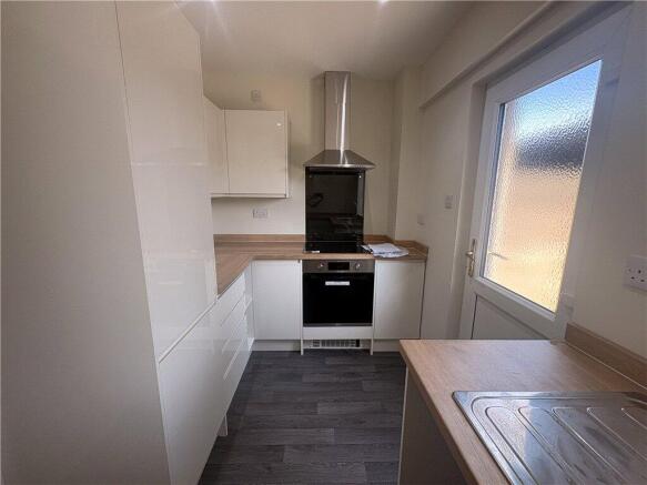 3 bed Semi-Detached to rent Image 6