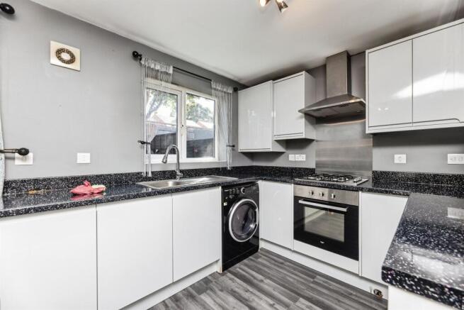 3 bed Town House for sale Image 11