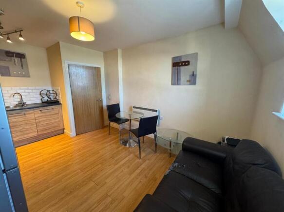 1 bed Apartment to rent Image 4
