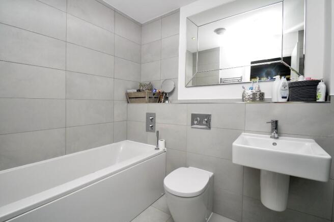 Ensuite to Bed One