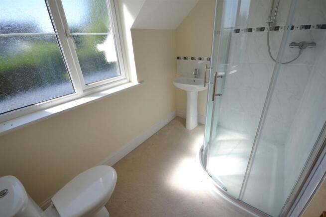 EN-SUITE SHOWER ROOM