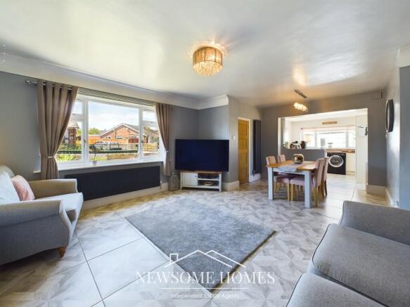 Lounge/ Dining Room