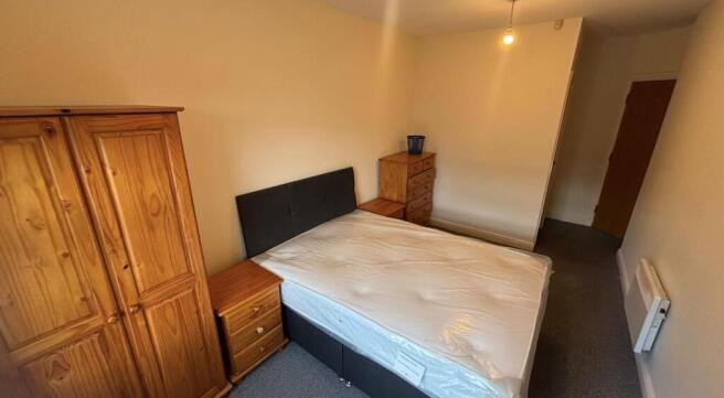 14 Crompton Court - Bedroom 2.jpeg