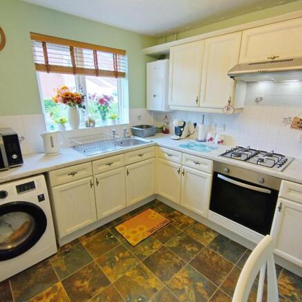 Kitchen 2.jpg