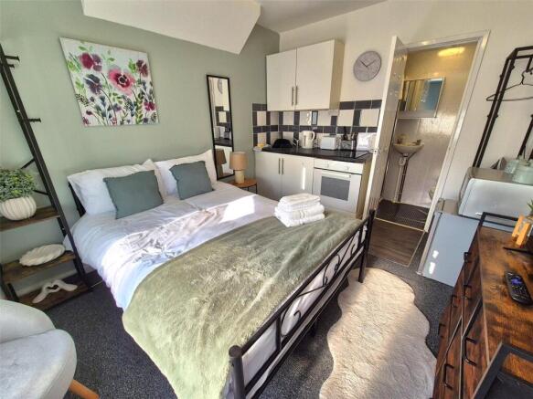 Lounge/Bedroom