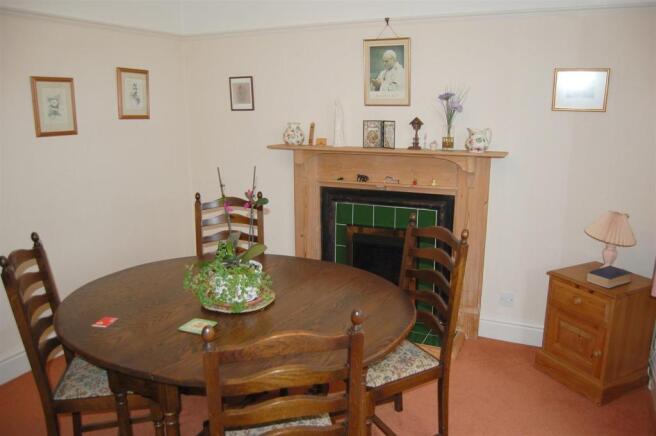 SEPARATE DINING ROOM