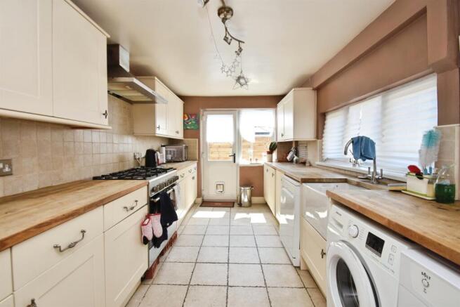 3 bed Semi-Detached for sale Image 9