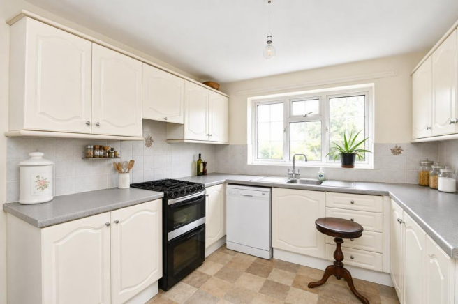 6 bed Detached for sale Image 5