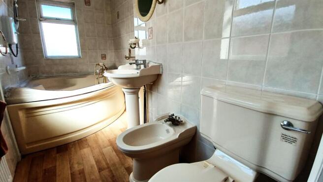 Ensuite1.jpg