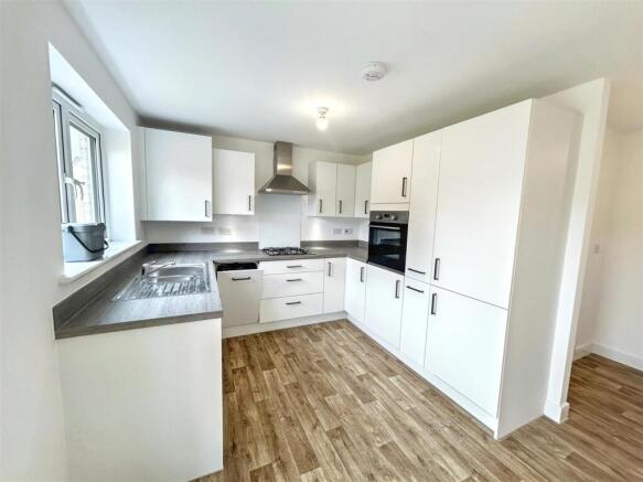 3 bed Semi-Detached to rent Image 6