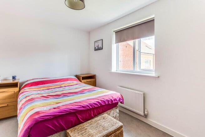 2 bed Terraced to rent Image 5