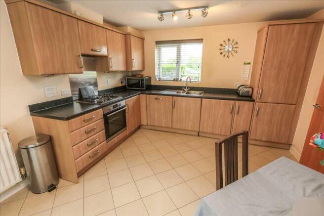 Ashmount Crescent, Cippenham photo 4