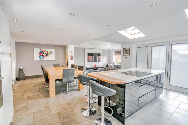 Albany Drive, Cannock, WS122GQ-4.jpg