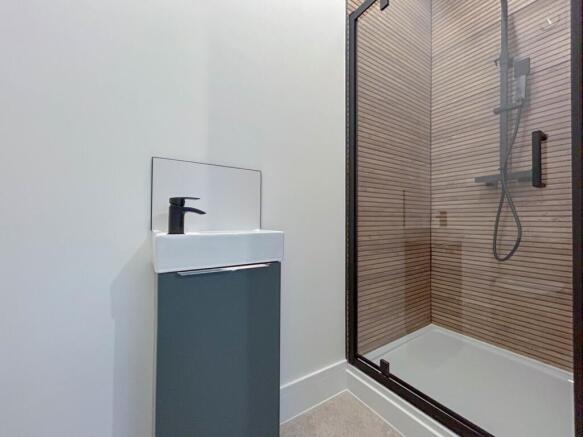 Lrg_Ground Floor Rear Bath -1