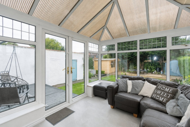 5 bed Detached for sale Image 7