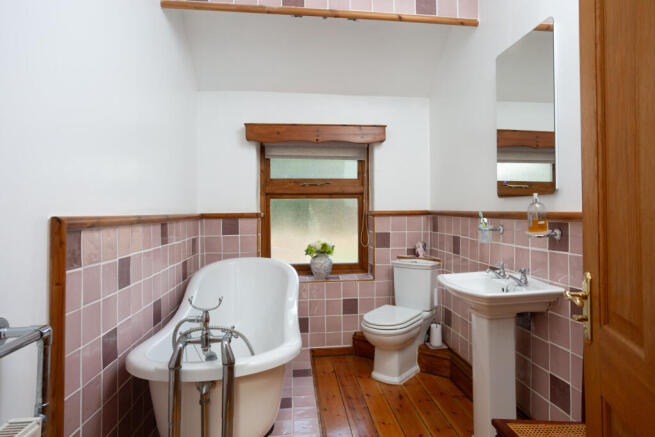 6 bed Detached for sale Image 12