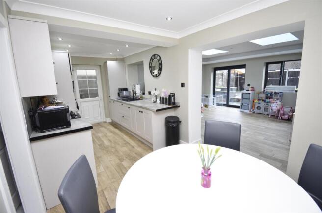 KITCHEN/ DINER