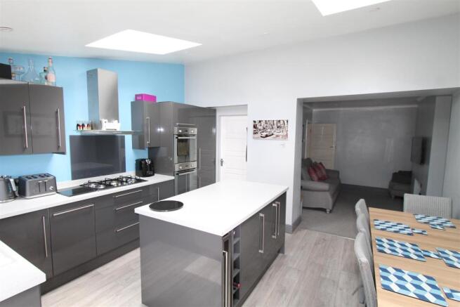 31 Castlewood Drive 006.JPG